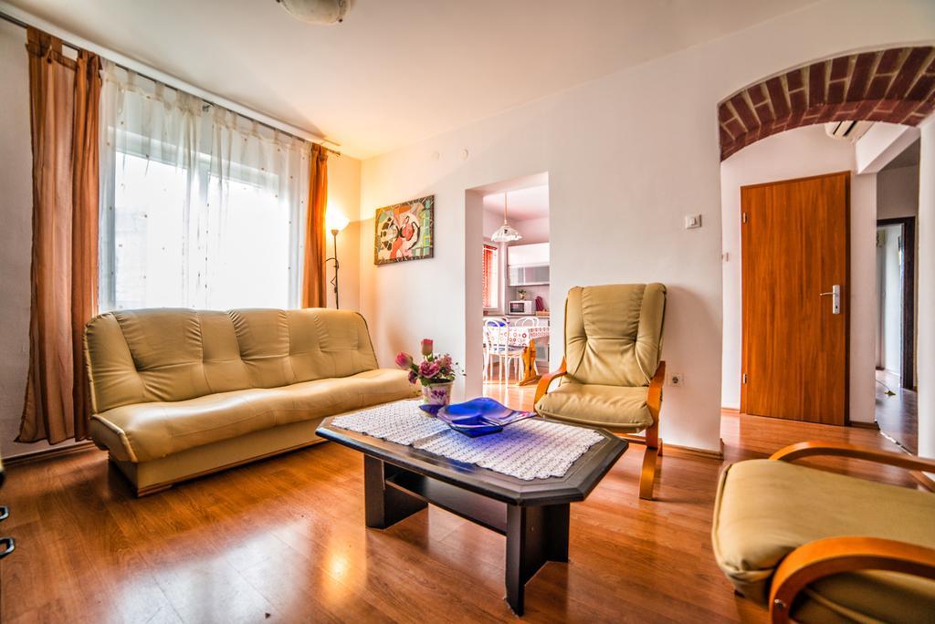 Apartment Iva โรวีน ภายนอก รูปภาพ